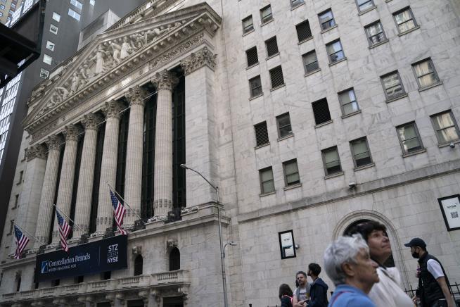 Wall Street Reverses Rally a Day Earlier