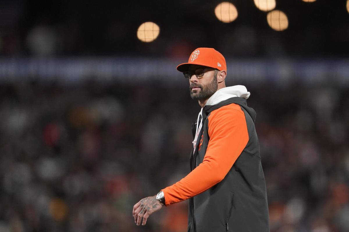 Giants' Gabe Kapler skipping national anthem 'until I feel better about the  direction of our country' 