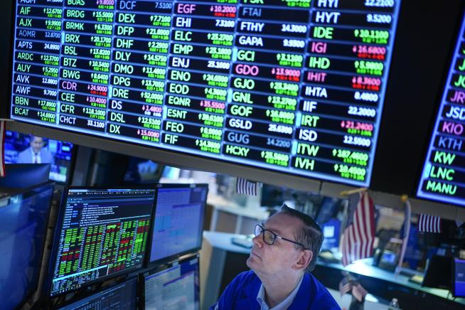 Wall Street Regains Ground After Last Week's Losses