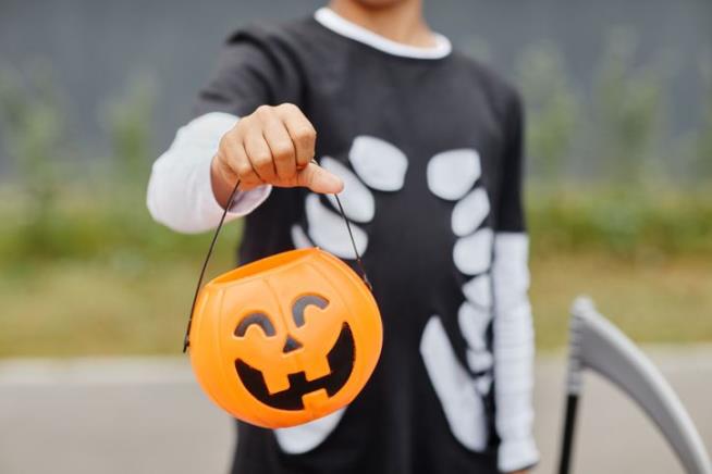 Hershey Warns of Halloween Candy Shortage