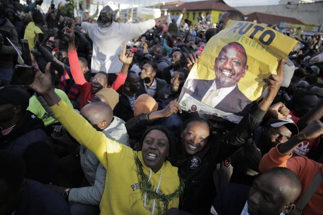 In Kenya, Election Comes to Crazy Finish