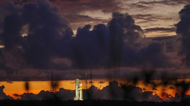 Fueling Glitch Threatens Long-Awaited Moon Launch
