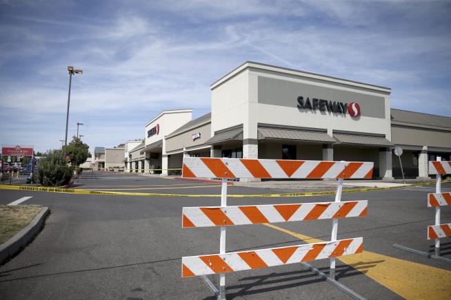 Employee Tried to Disarm Supermarket Gunman