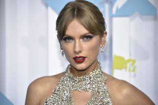 Taylor Swift Fans Read Between Lines on NFL News