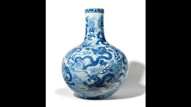 Chinese Vase Sells for 4K Times Its Estimated Value