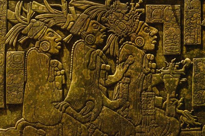 Blue Fibers on Teeth May Be Clues on Mayan Deaths
