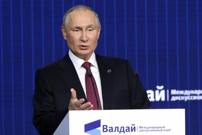 US: We See No Signs Putin Will Use Dirty Bomb