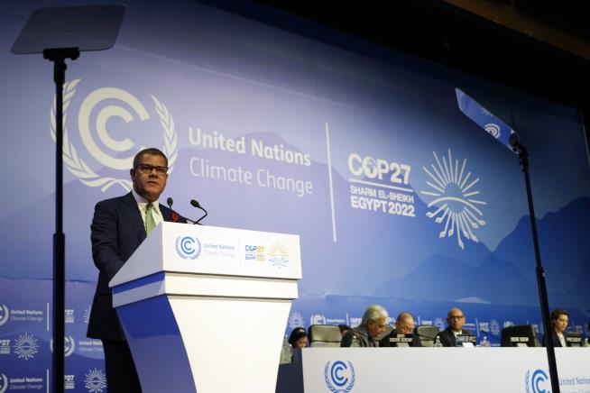 Clash Delays Climate Talks, Ends in Landmark Decision