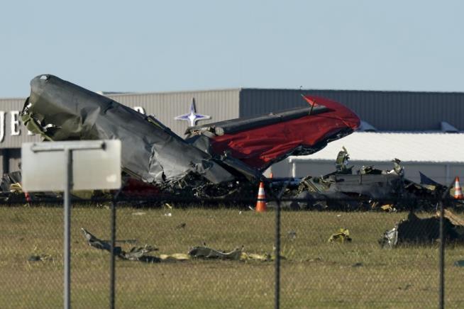 After Crash at Air Show, a Death Toll of 6