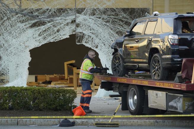 Driver Charged With Reckless Homicide in Apple Store Crash