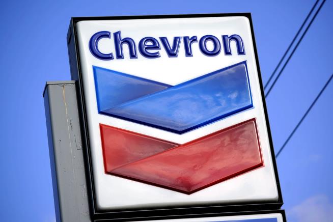 US Lets Chevron Start Pumping Oil in Venezuela Again