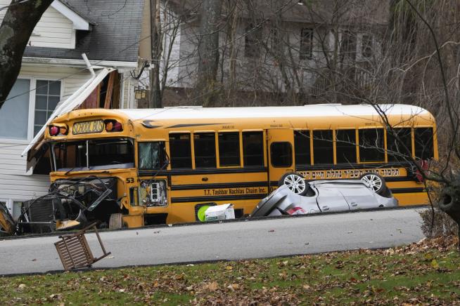 7 Kids Hurt as School Bus Crashed Into House
