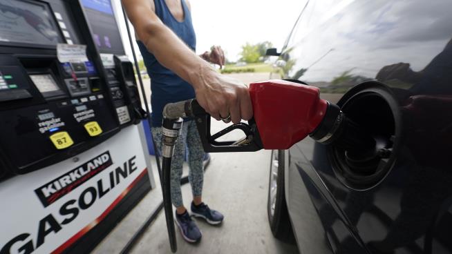 Drivers May Receive Christmas Bonus on Gas Prices