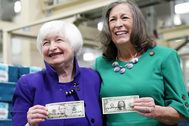 These Are the First US Banknotes Signed by 2 Women