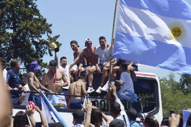 World Cup Winners Evacuated From Bus During Chaotic Parade