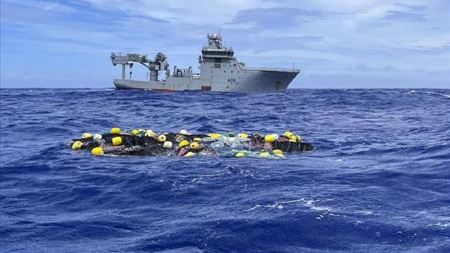 This Photo Shows 3.5 Tons of Floating Cocaine