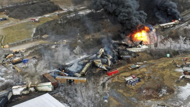Report: Workers on Derailed Train Thought It Was Too Big