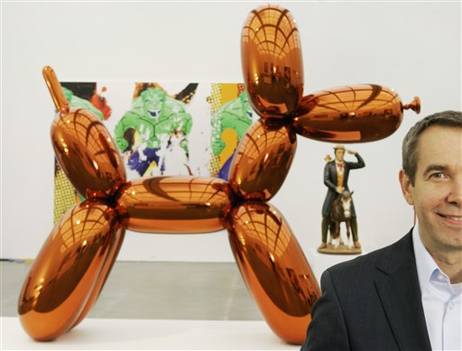 Oops: Gallery Visitor Busts Jeff Koons Sculpture