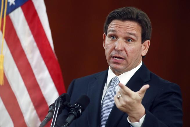 Report: DeSantis Is Dropping Private Signs on a Run