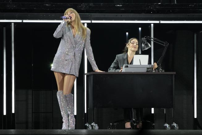 Taylor Swift Covers Career in a 44-Song, 3-Hour Show