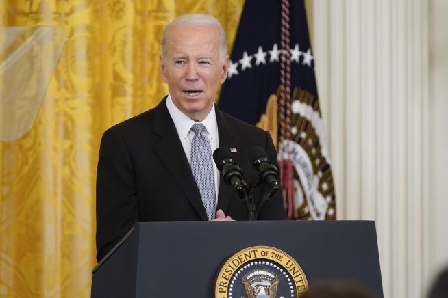 In First Veto, Biden Blocks Tossing Rule on Investments
