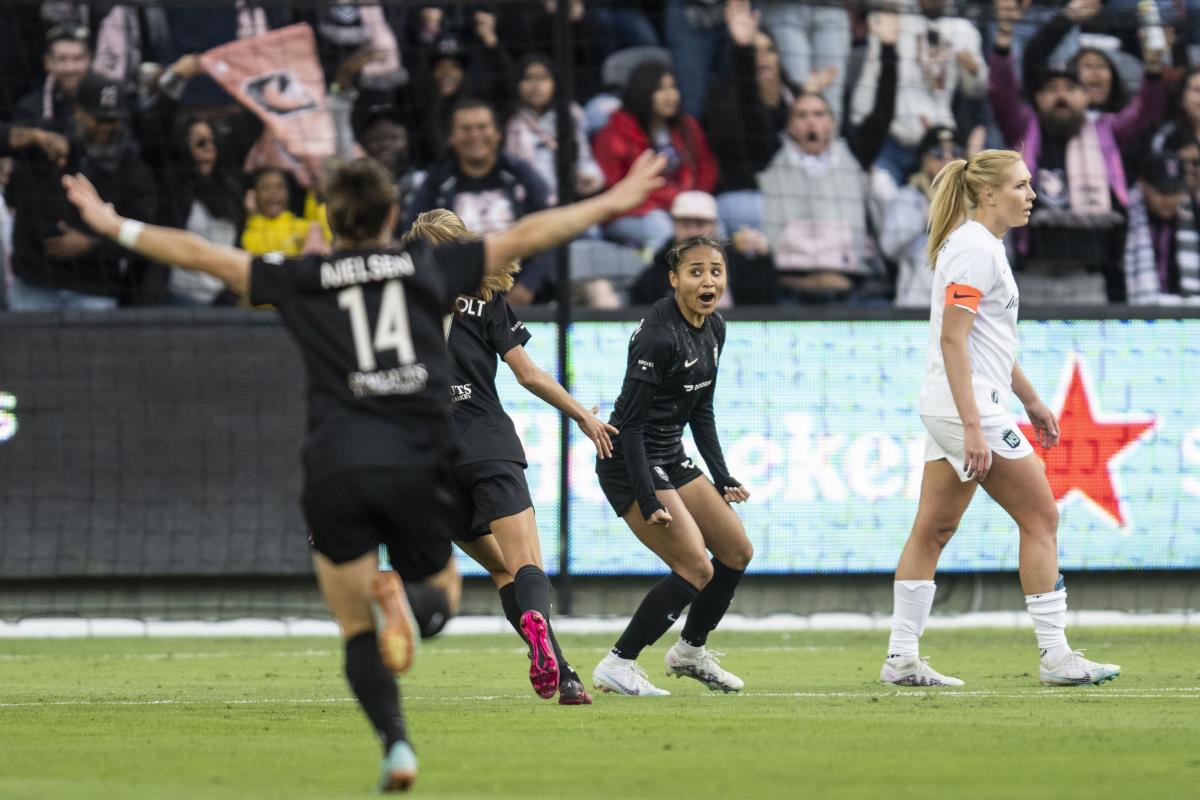 Alyssa Thompson scores on Angel City debut vs. Gotham FC