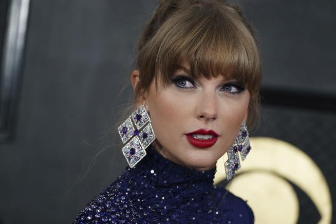 Taylor Swift Splits From Boyfriend of 6 Years