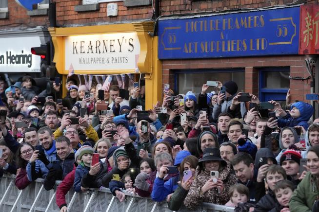 Crowds Welcome Biden to Ireland