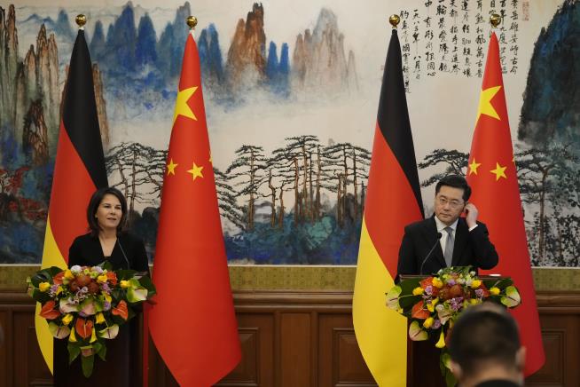 China: No Weapons Exports to Either Side in Ukraine War