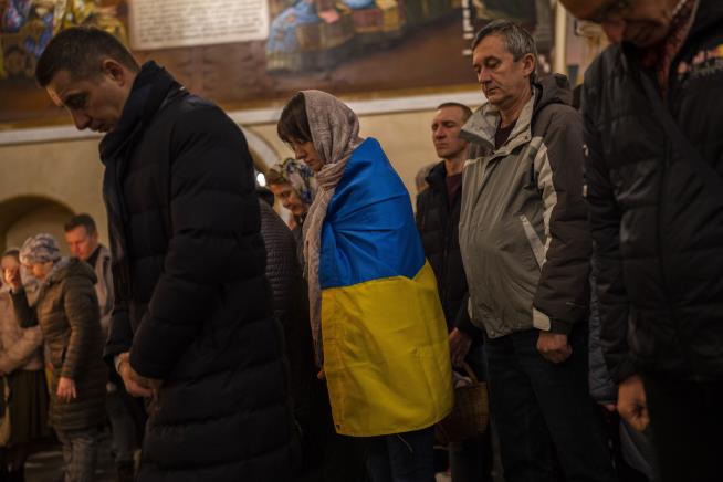 Ukraine, Russia Mark Easter With Services, Prisoner Swap