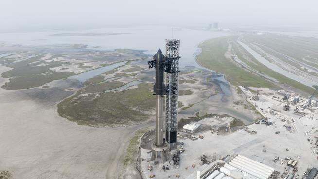 SpaceX Scrubs Launch of World's Biggest Rocket