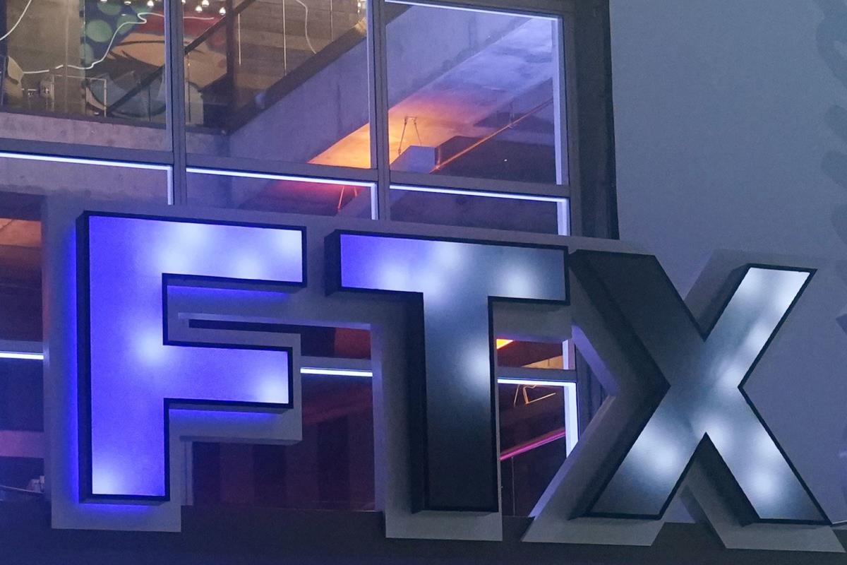 Texas investigates Steph Curry, Tom Brady for endorsing FTX