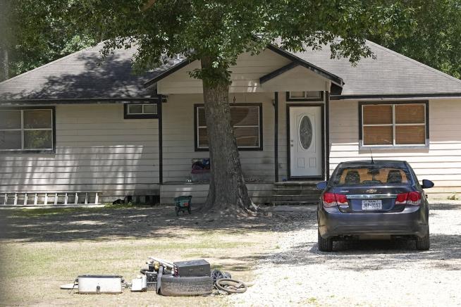 Texas Cops: We Have 'Zero Leads' on Where Gunman Is
