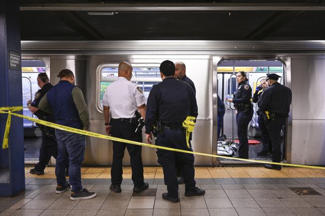 Man Dies After Subway Rider Puts Him in Chokehold