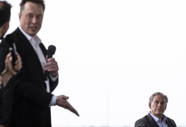 Musk Announces He'll Step Aside as Twitter CEO