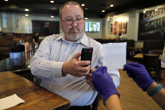 Restaurants Are Ditching QR Code Menus