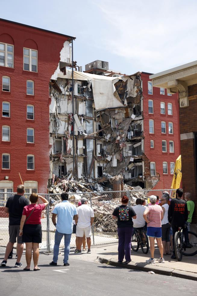 Amid Demolition Talk, Residents Remained in Collapsed Building