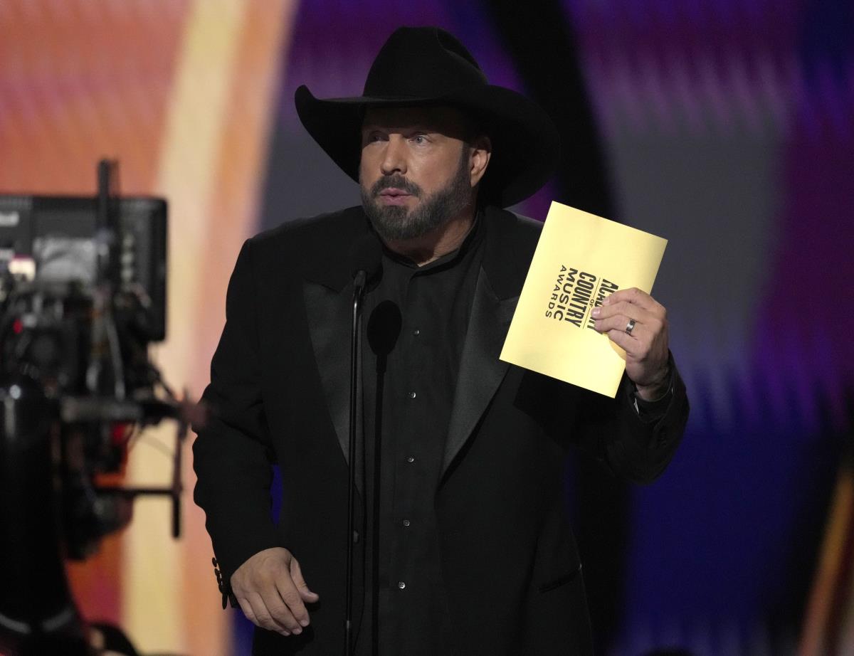 Inside Garth Brooks' shocking, record-shattering divorce from first wife