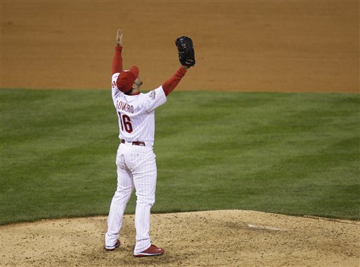 Howard Sparks Rout; Phillies Lead Series, 3-1