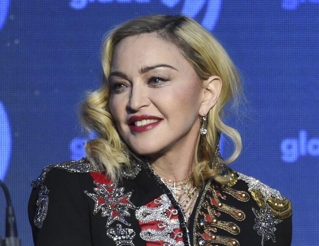 Hospitalized Madonna Postpones Tour