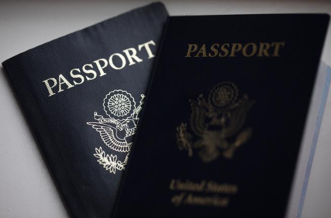 US Sees No End to Lines for Passports