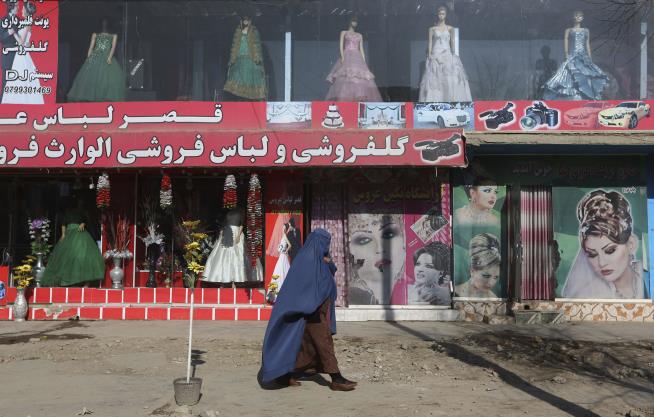 Taliban Orders All Beauty Salons to Close