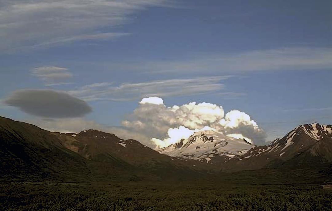 Erupting Alaska Volcano Produces Huge Ash Cloud