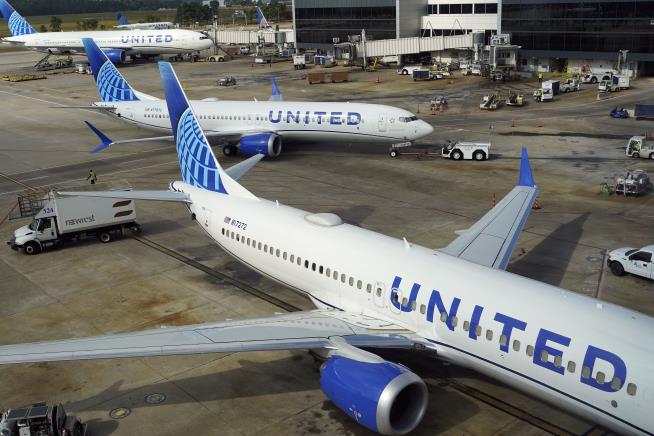 Glitch Briefly Halts United Airlines Flights