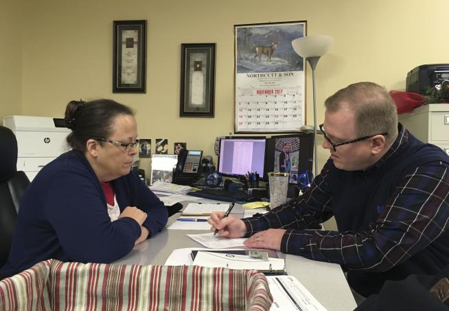 Kentucky Couple Denied Marriage License Gets $100K
