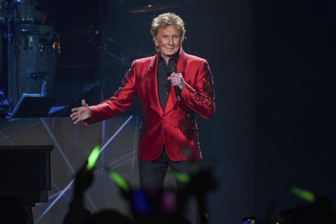 Elvis Played 636 Shows Here. Manilow Just Logged 637