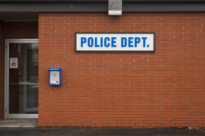 Bulletproof Glass Saves Cops in Police Station Shooting