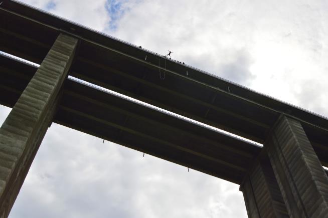 'Anarchic Buccaneer' Who Pioneered Bungee Jumping Has Peaceful Death