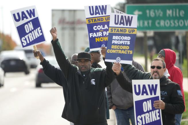 After GM Reports Profit, UAW Escalates Strike