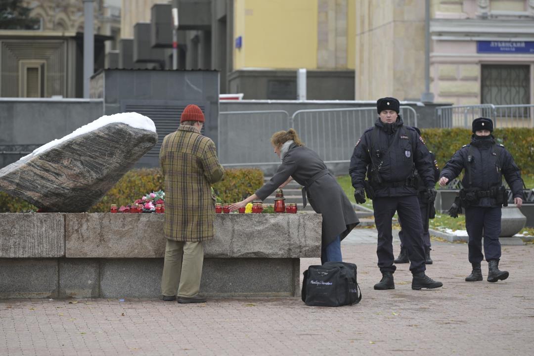 Russen und westliche Diplomaten ehren Opfer des sowjetischen Terrorismus